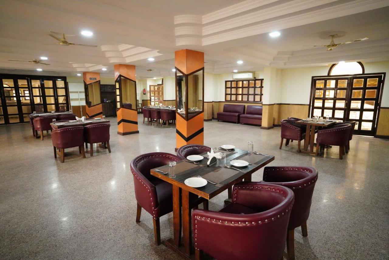 Hotel Gaurab Dehradun Exterior foto
