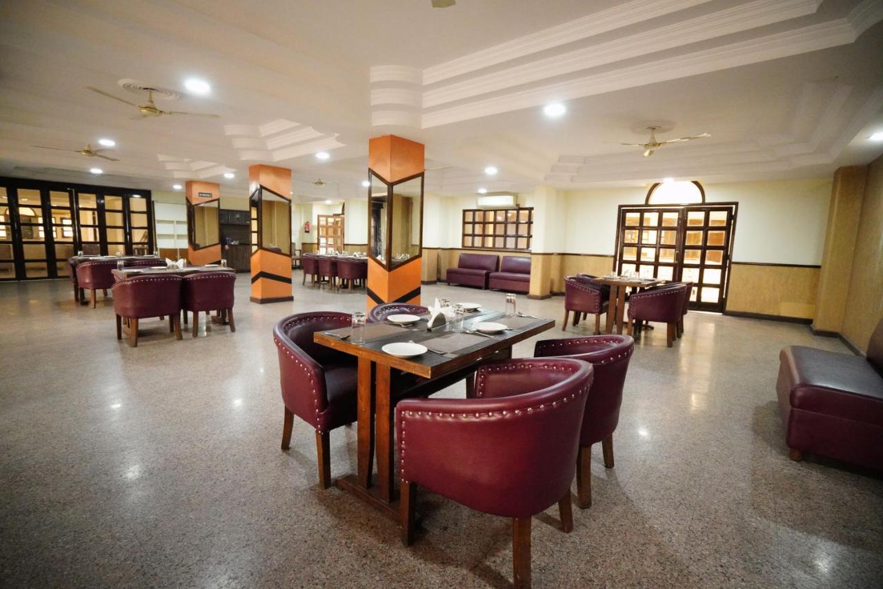 Hotel Gaurab Dehradun Exterior foto