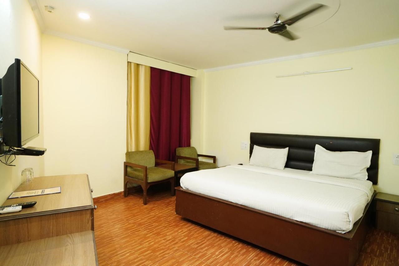 Hotel Gaurab Dehradun Exterior foto